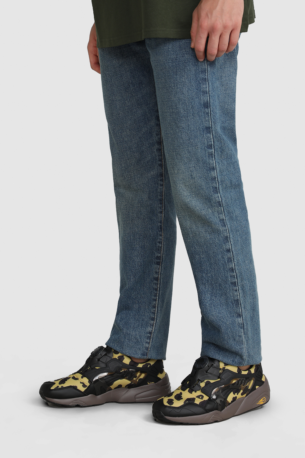 תמונת כל הלוק של נעלי סניקרס בלייז מנומר